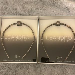 COPY - Leandro parting tool, place on head headband and parts the hair straight…